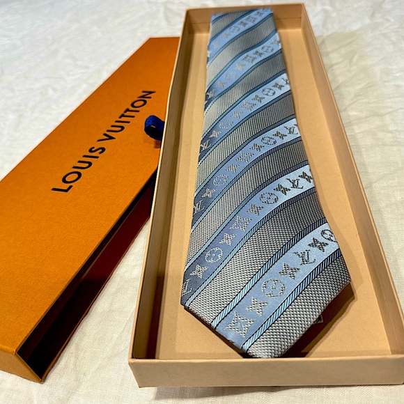 🎁PASTEL BEAUTY🎁🆕💯 ICONIC LOUIS VUITTON POWDER BLU LRG MONOGRAM STRIPES TIE🔥 - Picture 8 of 17